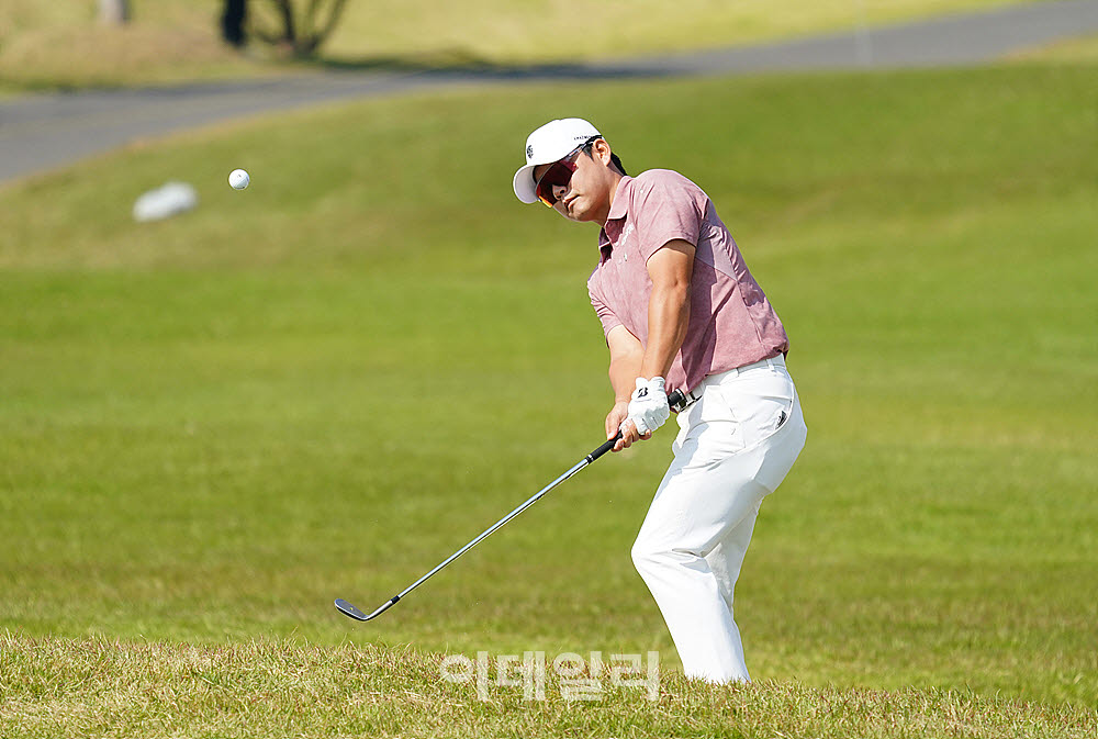 [포토] 정한밀, 날카로운 칩핑