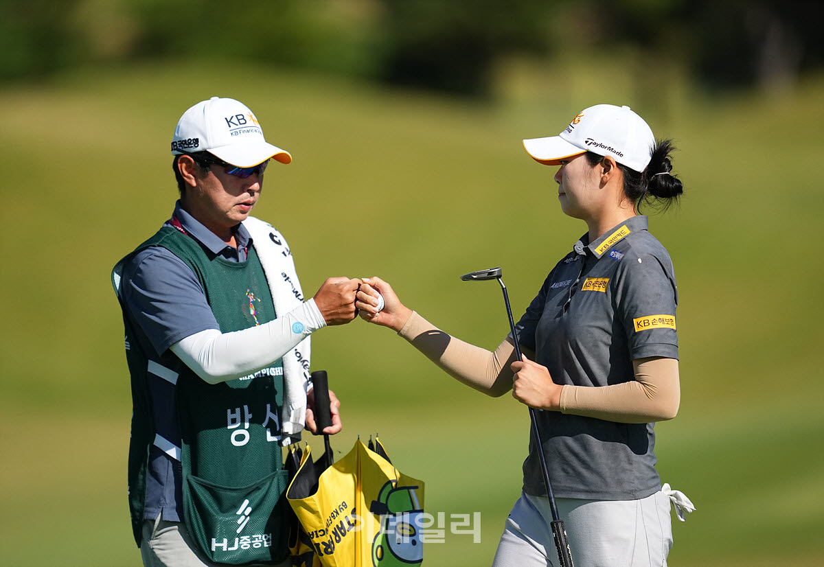 [포토]방신실,첫 홀 버디 나이스 버디 성공