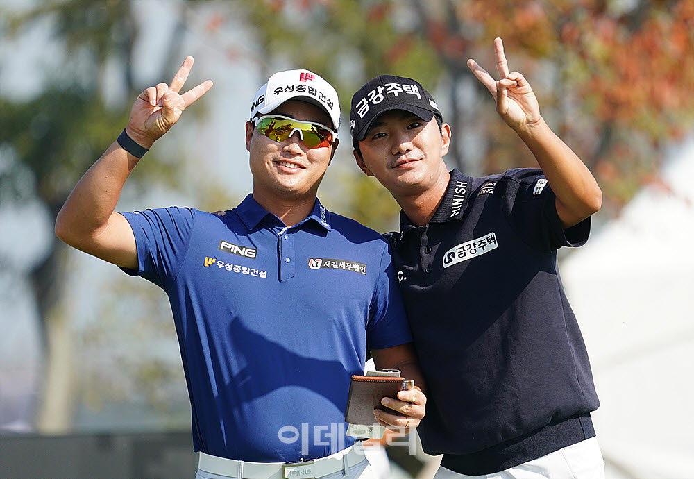 [포토] 이규민과 옥태훈, 같은 조에서 만난 동창