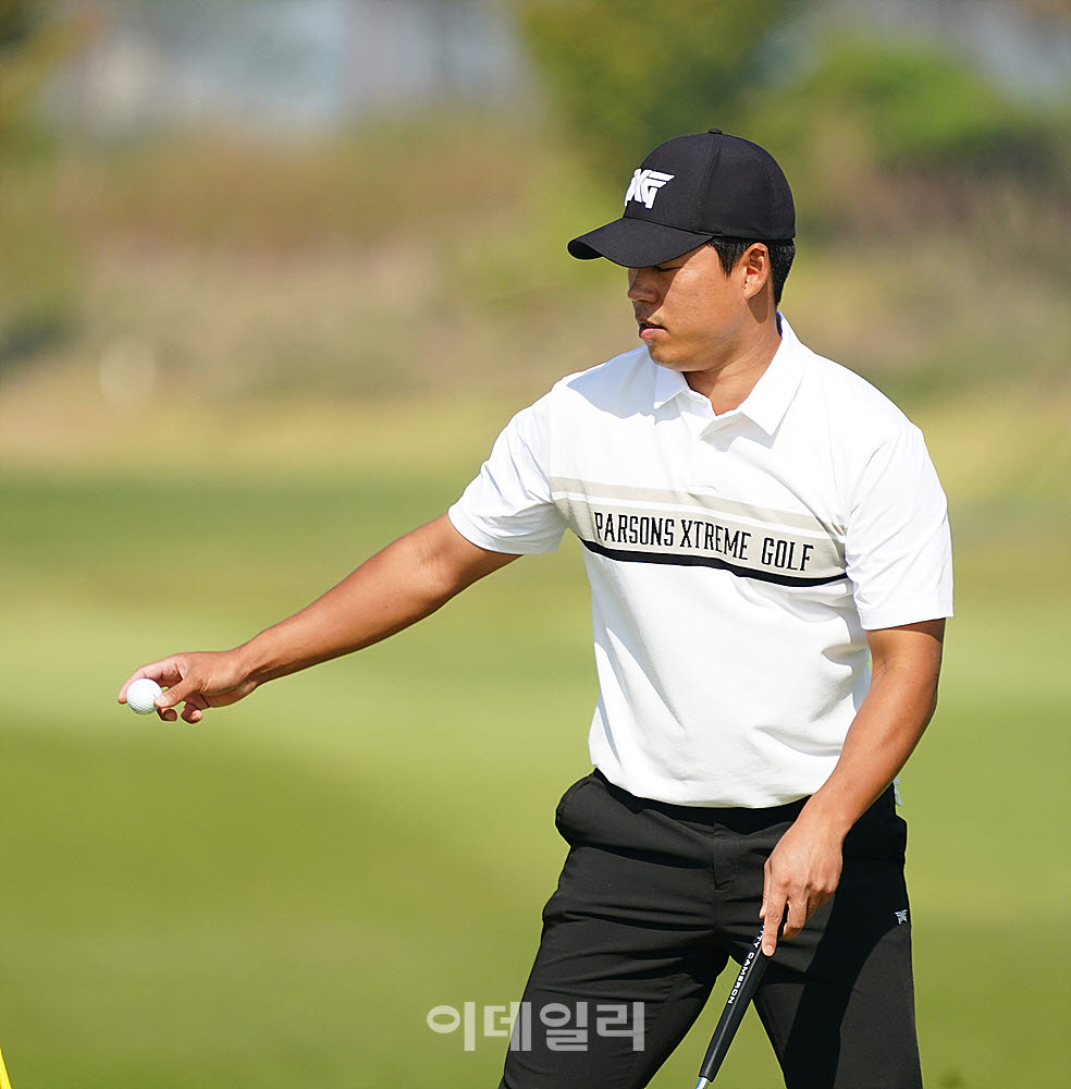 [포토] 홀아웃하는 신상훈