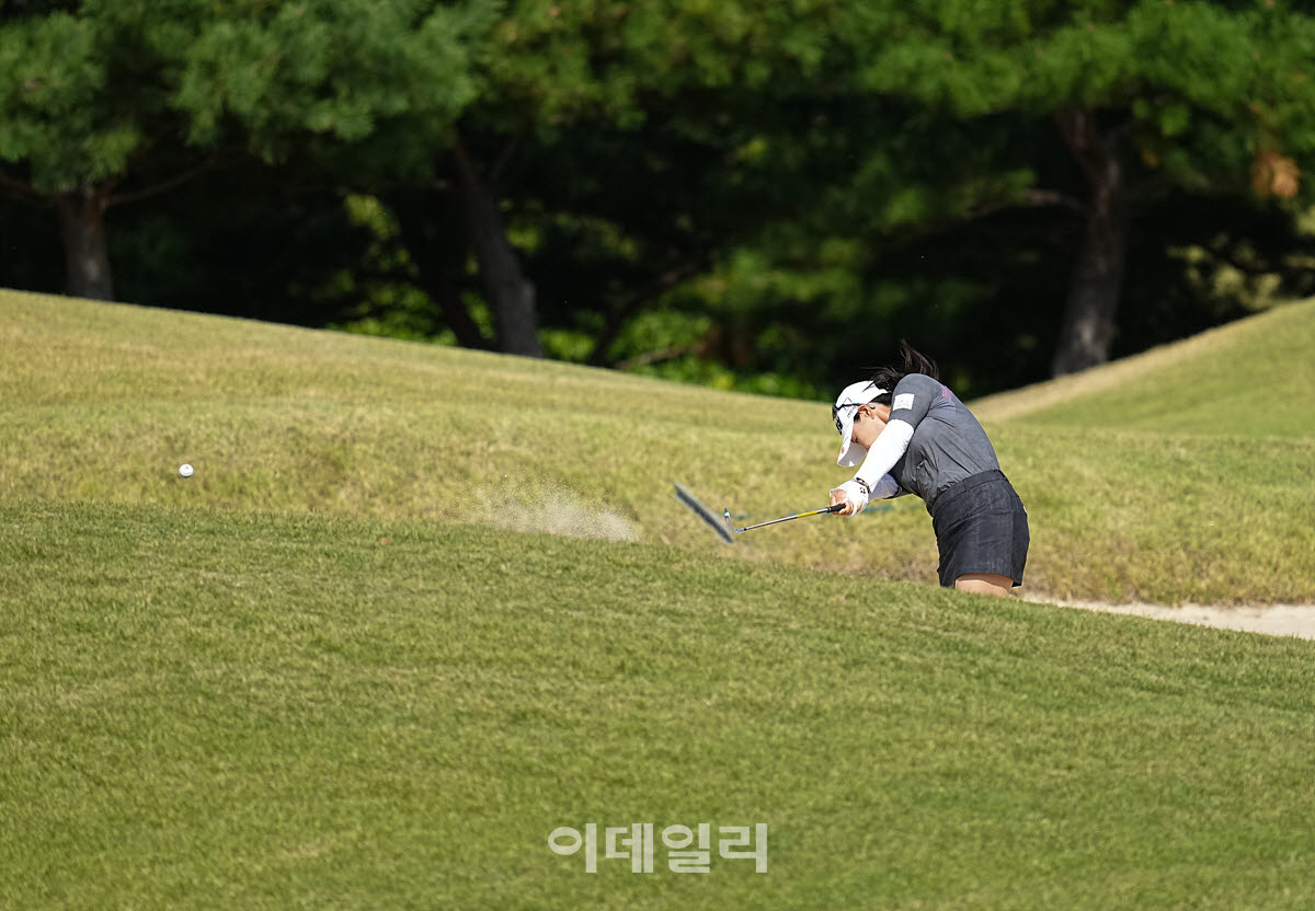 [포토]지한솔,노련한 페어웨이 벙커샷