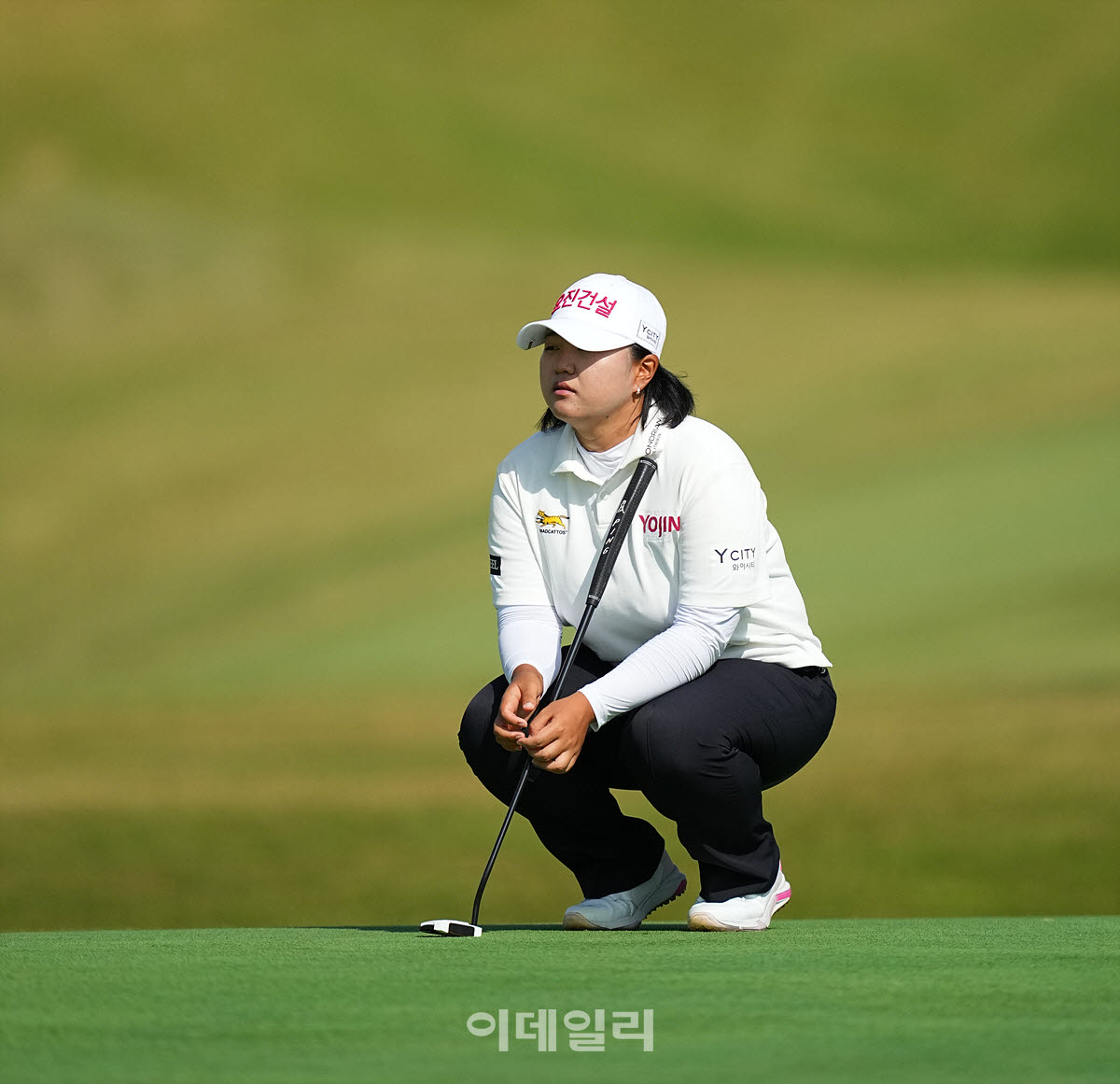 [포토]신다인,퍼트라인을 파악한다