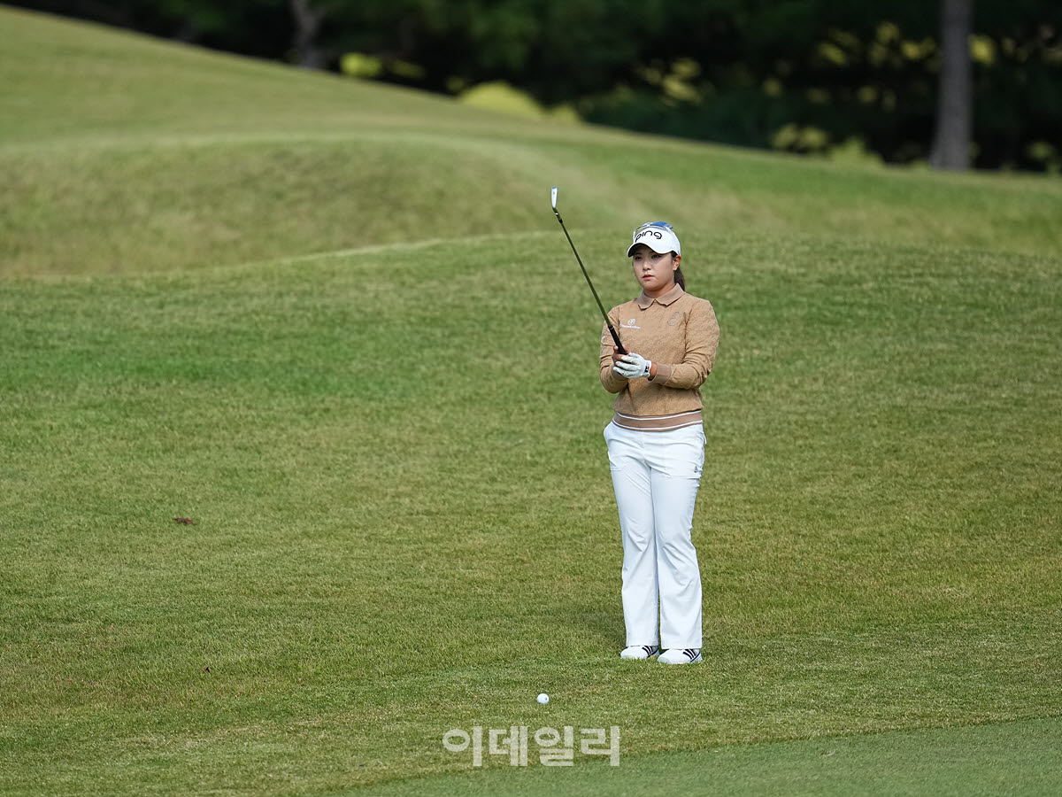 [포토]유서연,무빙데이 선두를 노려본다