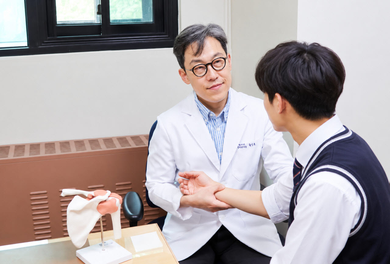 수능 앞둔 수험생, 팔꿈치가 혹처럼 붓는다면?