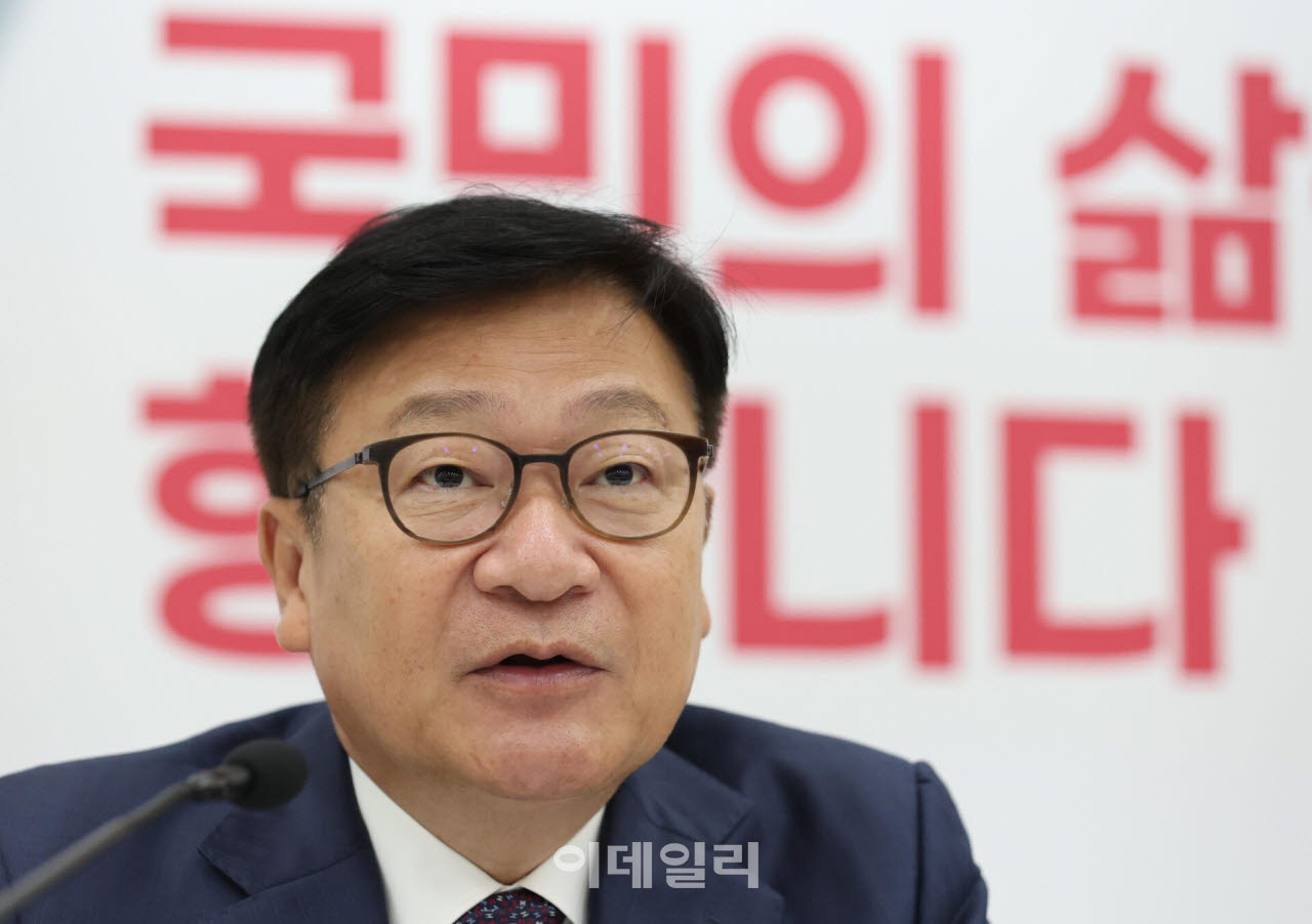[포토]국정감사 현안 관련 기자간담회, '발언하는 정점식 원내대표'