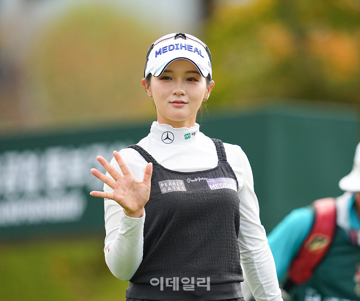 [포토]박현경,최종일 미소 손인사