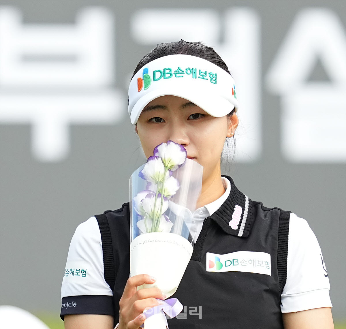 [포토]한아름,꽃 향기 좋네요