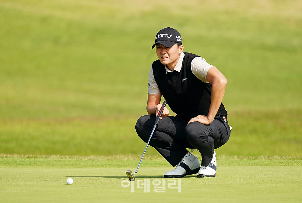 [포토] 이성호, 신중히 살핀다