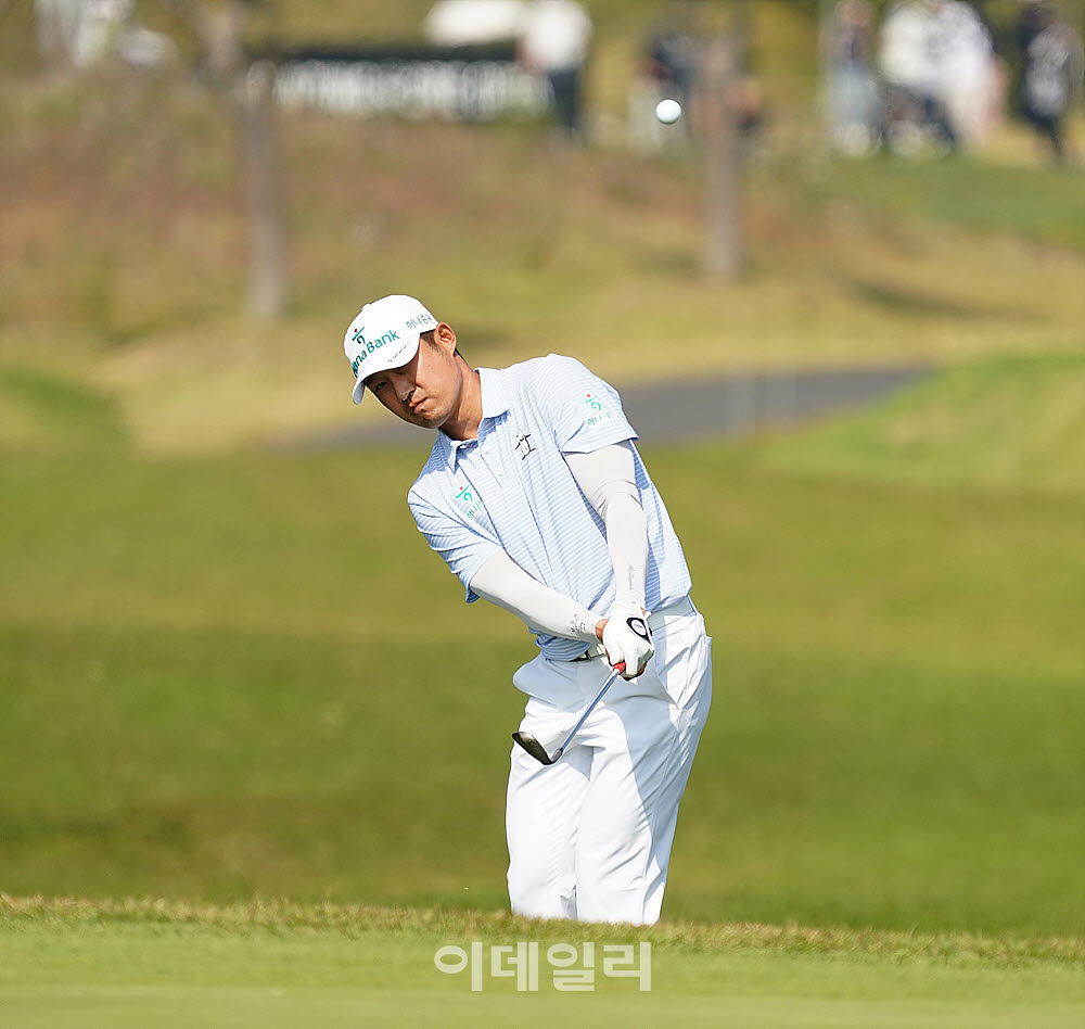 [포토] 박은신, 날카로운 칩핑