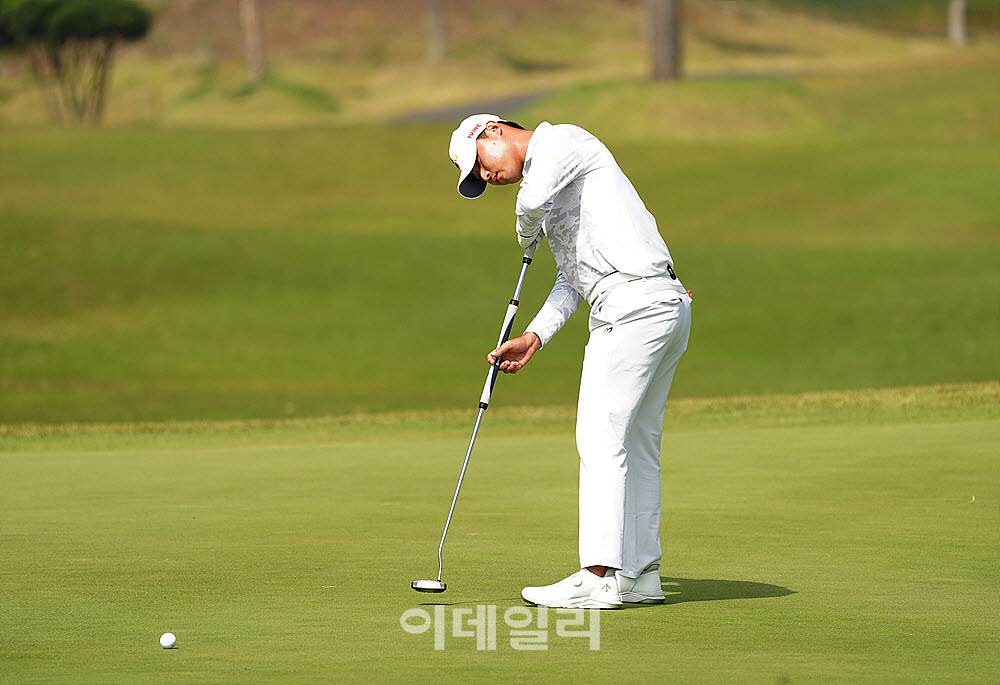 [포토] 배용준, 부드러운 터치로