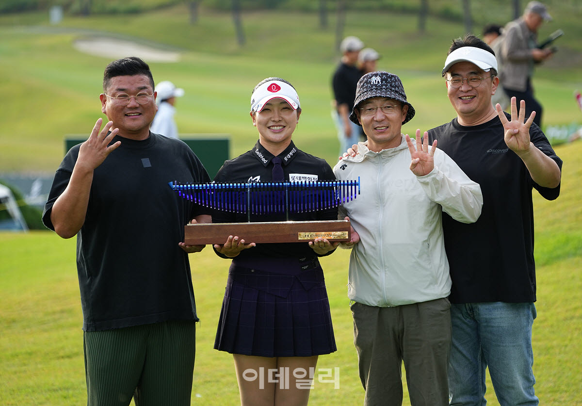 [포토]유현조,지인들과 행복한 촬영