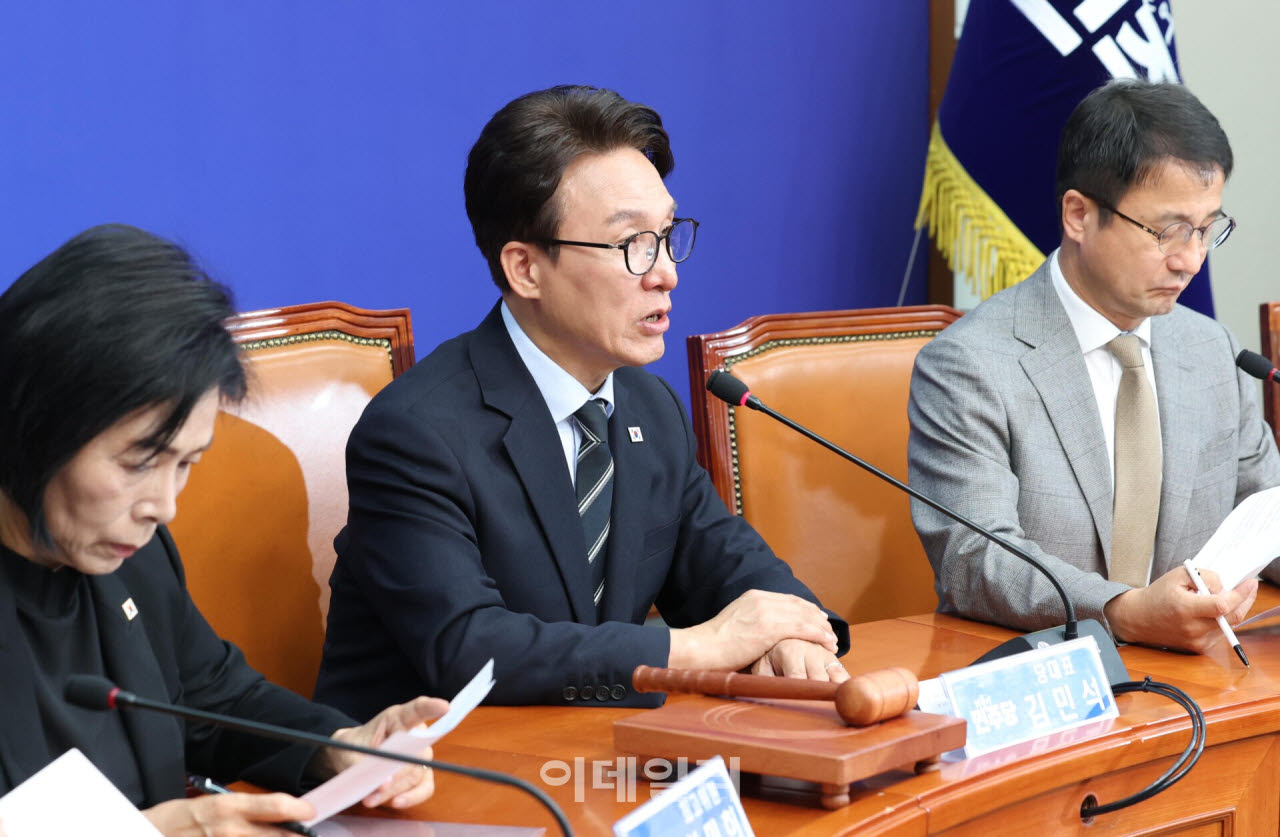 [포토]민주당 최고위원회의, '모두발언하는 김민석 대표'