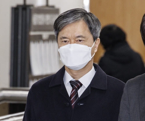 12·3 비상계엄 사태와 관련해 내란 중요 임무종사 혐의로 재판에 넘겨진 목현태 전 국회경비대장(총경)이 지난해 3월 20일 서울 서초구 서울중앙지방법원에서 열린 1심 첫 공판에 출석하고 있다. (사진=연합뉴스)