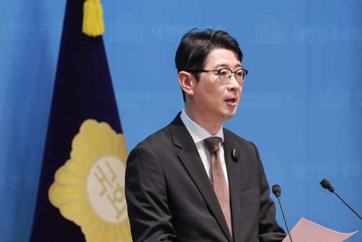 국민의힘 주진우 의원이 13일 국회 소통관에서 '이재명 대통령 황제골프 특검법'을 대표 발의한다고 밝히고 있다. (사진=연합뉴스)