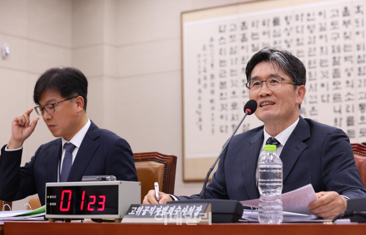 오동운 고위공직자범죄수사처장이 13일 서울 여의도 국회 법제사법위원회에서 열린 고위공직자범죄수사처에 대한 국정감사에 출석, 질의에 답변하고 있다. (사진=이데일리 노진환 기자)