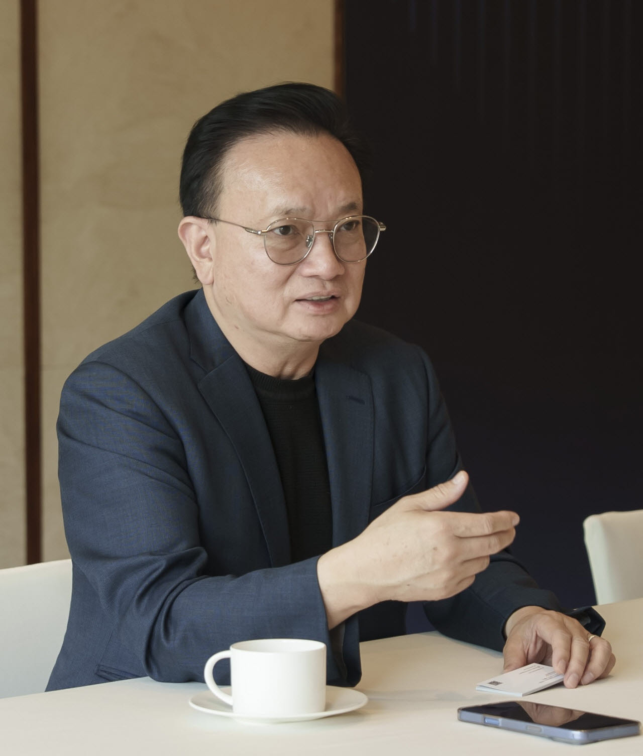 크리스토퍼 응우옌(Christopher Nguyen) 에이토매틱(Aitomatic) CEO가 12일 이데일리와 인터뷰를 하고 있다. (사진=ASI 파운드리)