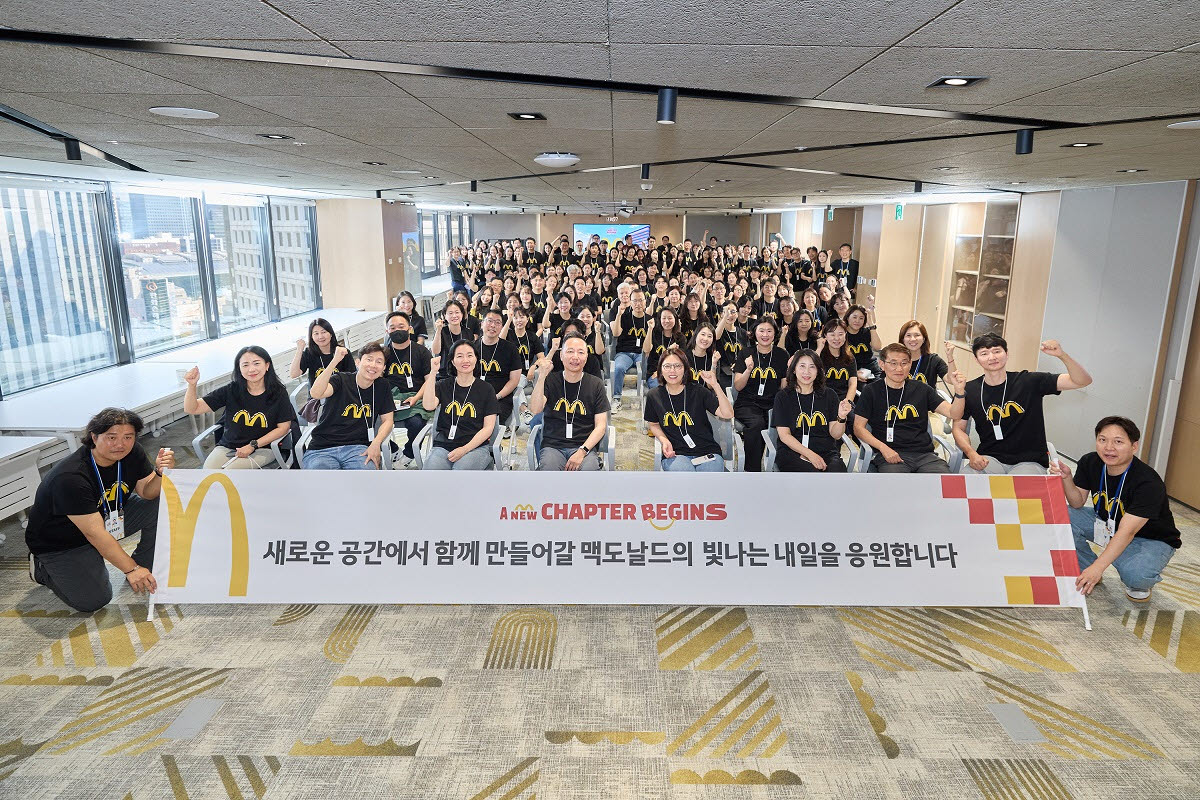 한국맥도날드는 지난 12일 중구 태평로 소재 부영태평빌딩으로 본사를 확장 이전하고 기념식을 진행했다.