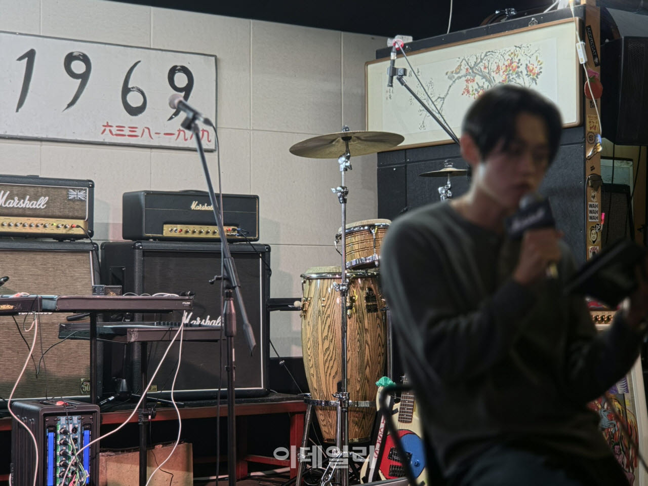 이이무라 잇세이 마샬 한국 마케팅 총괄이 지난 11일 서울 연남동 채널1969에서 열린 '라이브 프롬 연남: 혁오' 미디어세션에서 발언을 하고 있다. (사진=한광범 기자)