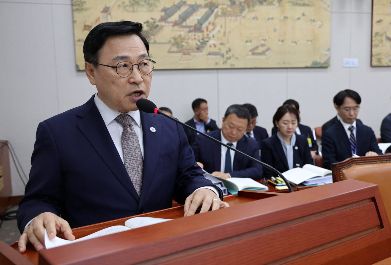 정근식 서울시교육감이 14일 서울 여의도 국회에서 열린 교육위원회 국정감사(서울교육청 등)에서 업무보고를 하고 있다. (사진=뉴시스)
