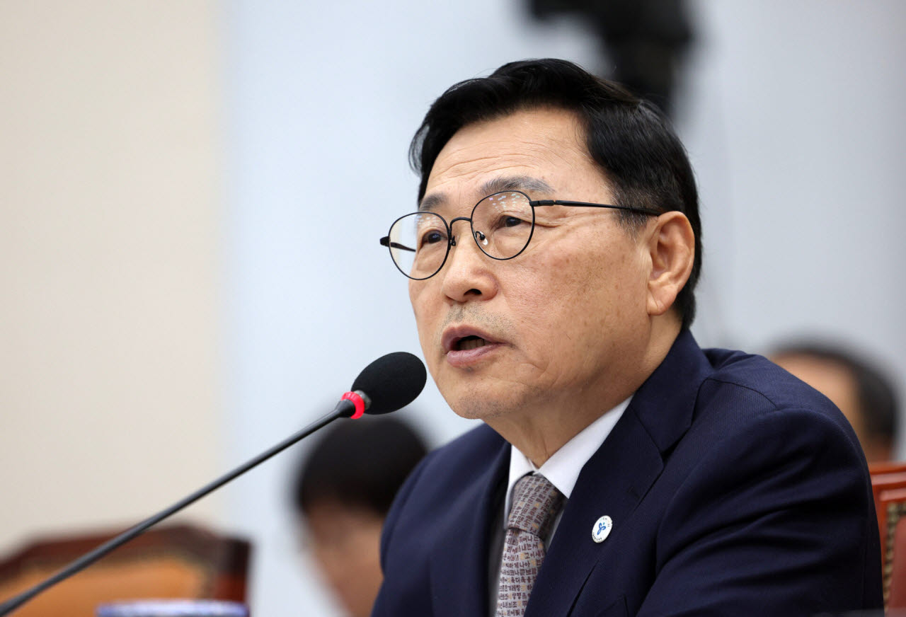 정근식 서울시교육감이 14일 서울 여의도 국회에서 열린 교육위원회 국정감사(서울교육청 등)에서 의원 질의에 답변하고 있다. (사진=뉴시스)
