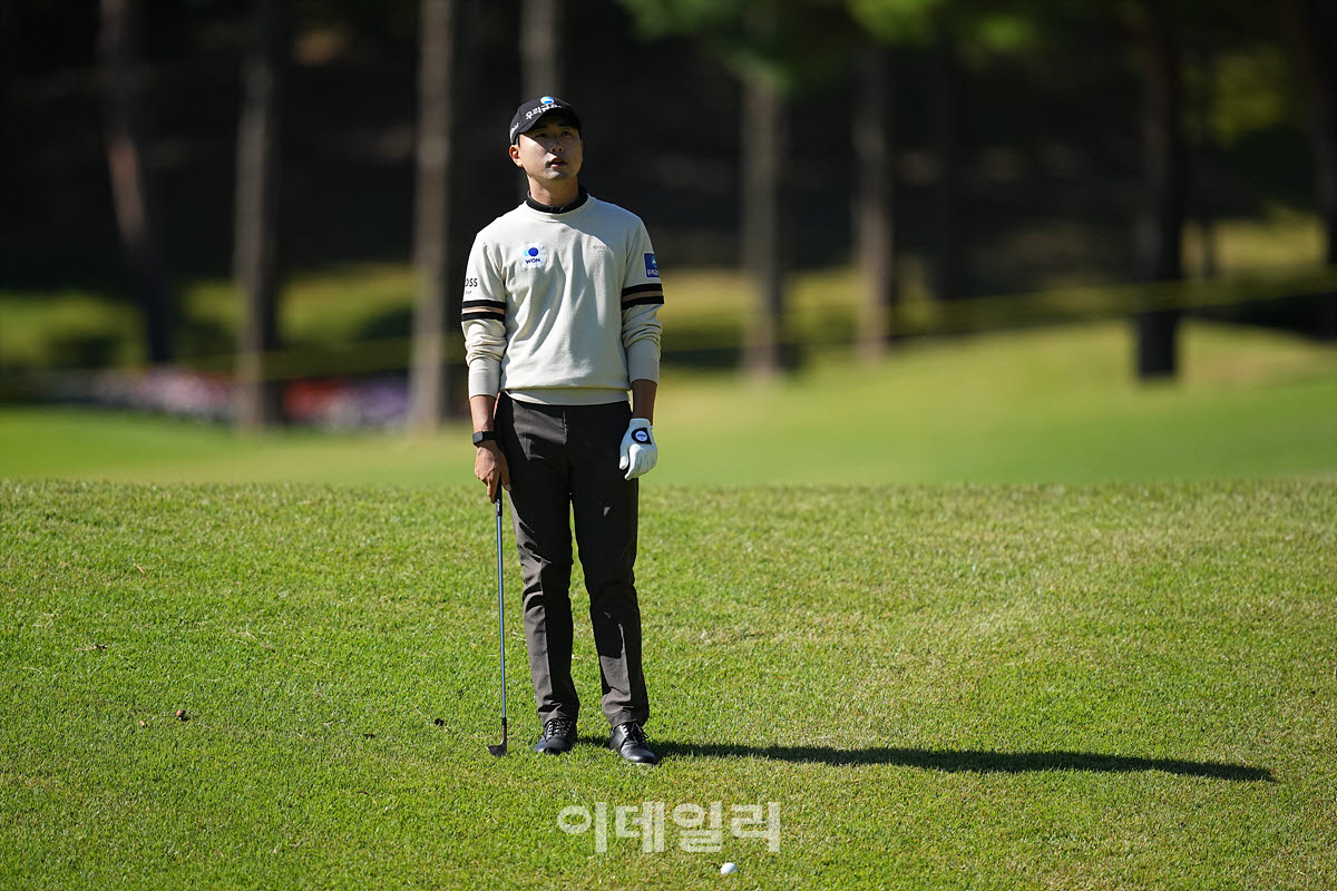 [포토]조우영,차분히 핀을 본다