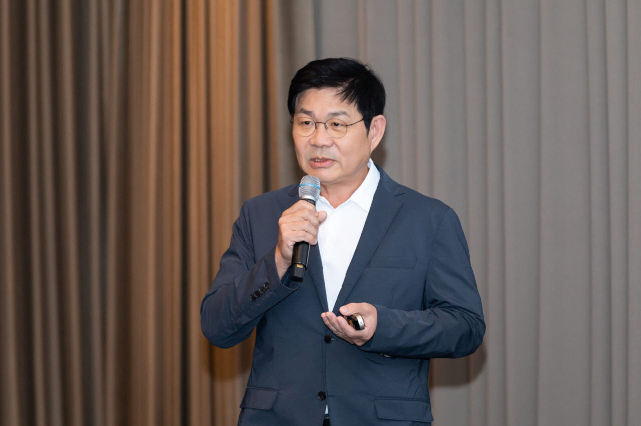 안재현 SK케미칼 사장은 지난 8일 'CEO 인베스터 데이'에서 중장기 성장 전략을 발표하고 있다.(사진=SK케미칼 제공)
