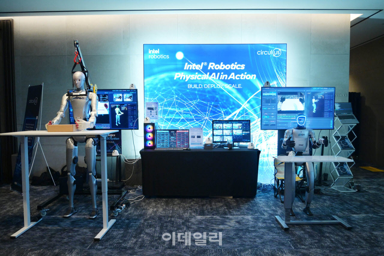인텔 피지컬 AI 스튜디오 데모 및 전시 (사진=인텔)