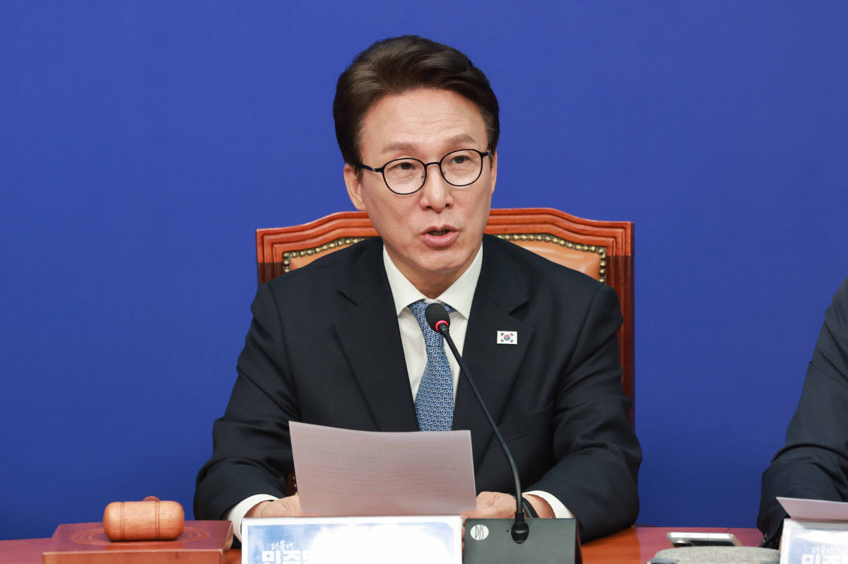 김민석 더불어민주당 대표가 14일 국회에서 열린 최고위원회의에 참석해 발언하고 있다.(사진=연합뉴스)