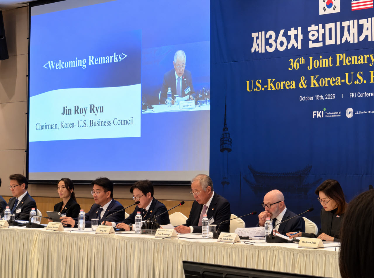 류진 한국경제인협회 회장, 김정관 산업통상부 장관, 에반 그린버그 미한재계회의 위원장, 미셸 스틸 주한미국대사 등 양국 정·재계 인사들이 15일 서울 여의도 FKI타워에서 열린 ‘제36차 한미재계회의 총회’에 참석하고 있다. (사진=송재민 기자)
