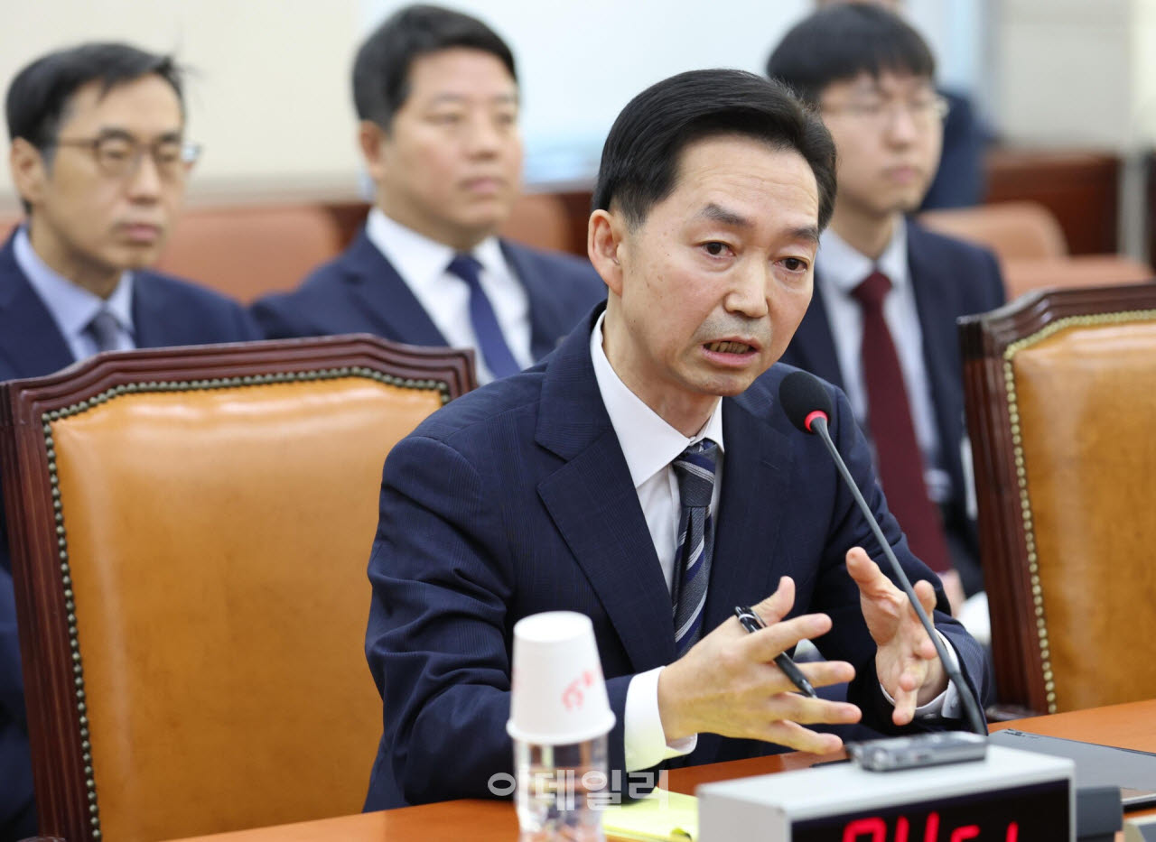 김지용 초대 중대범죄수사청장 후보자가 14일 서울 여의도 국회 행정안전위원회에서 열린 인사청문회에서 질의에 답하고 있다. (사진=노진환 기자)