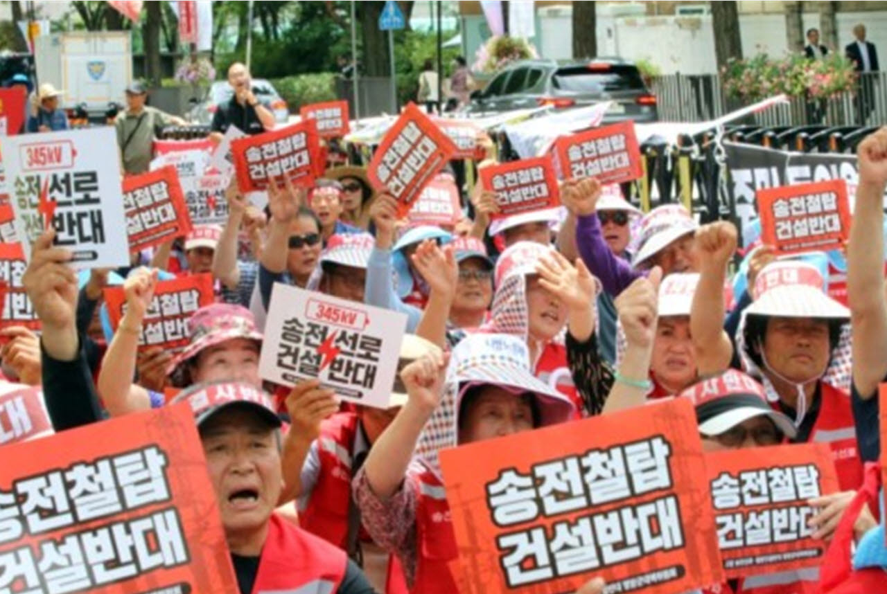 송전선로 건설 반대 집회 현장. (사진=고압송전선로철탑건설반대영암군대책위원회)