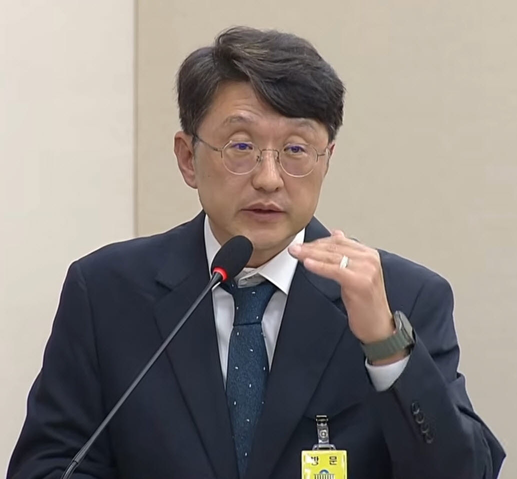 최우혁 과기정통부 정보보호네트워크정책실장은 15일 국회 과학기술정보방송통신위원회 국정감사에서 의원들의 질의에 답변하고 있다. (사진=국회방송 갈무리)
