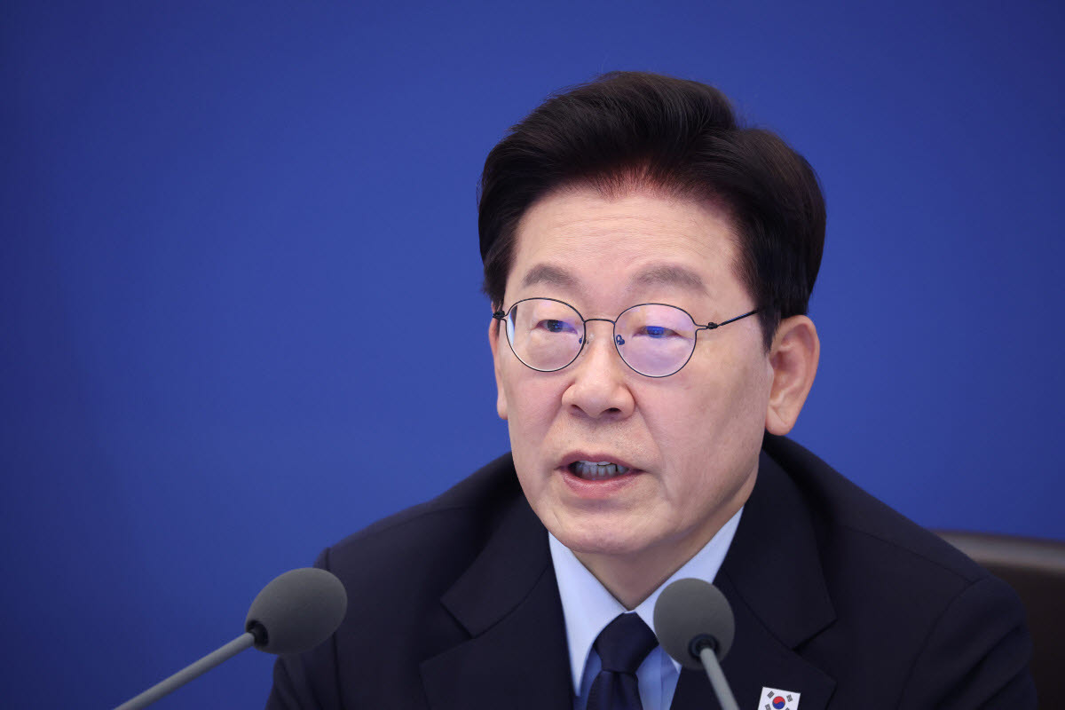 이재명 대통령이 15일 청와대에서 열린 수석보좌관회의에서 발언하고 있다.(사진=연합뉴스)