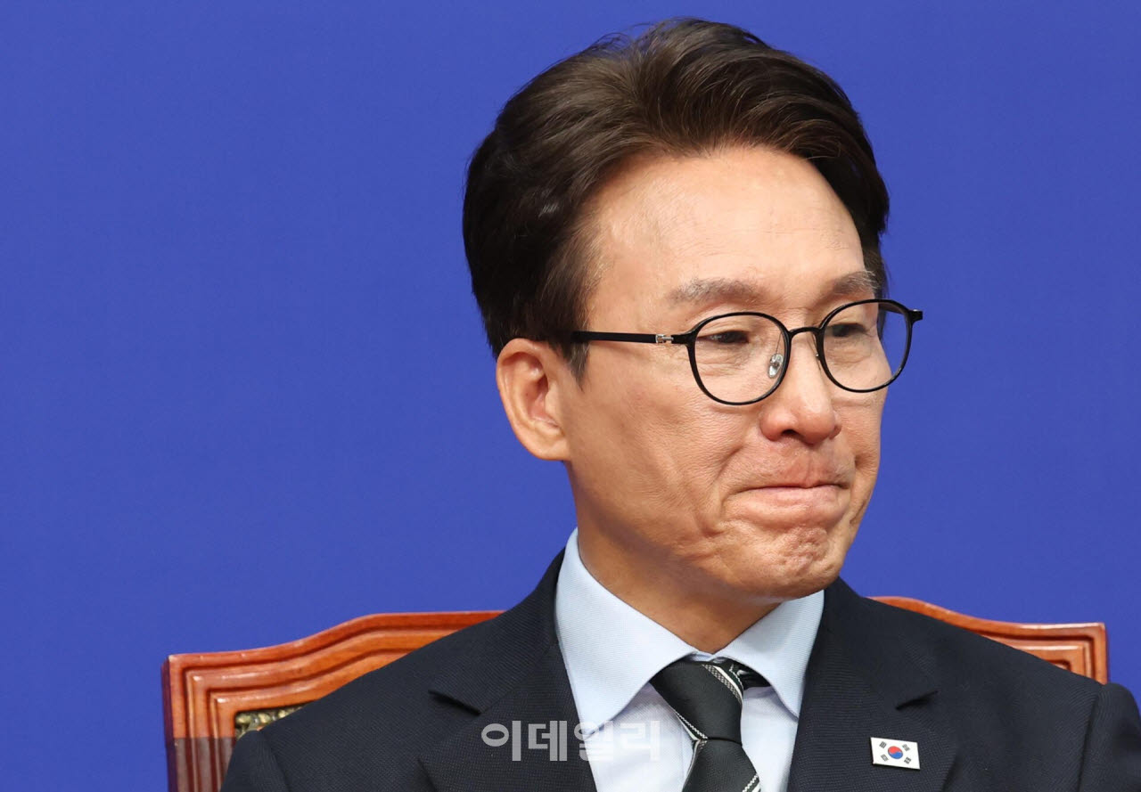 김민석 더불어민주당 대표가 12일 서울 여의도 국회에서 열린 최고위원회의에서 굳은 표정을 보이고 있다. (사진=노진환 기자)