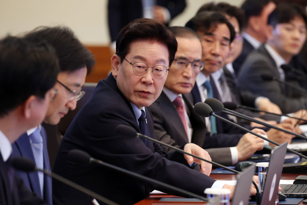 이재명 대통령이 15일 청와대에서 열린 수석보좌관회의에서 발언하고 있다.(사진=연합뉴스)