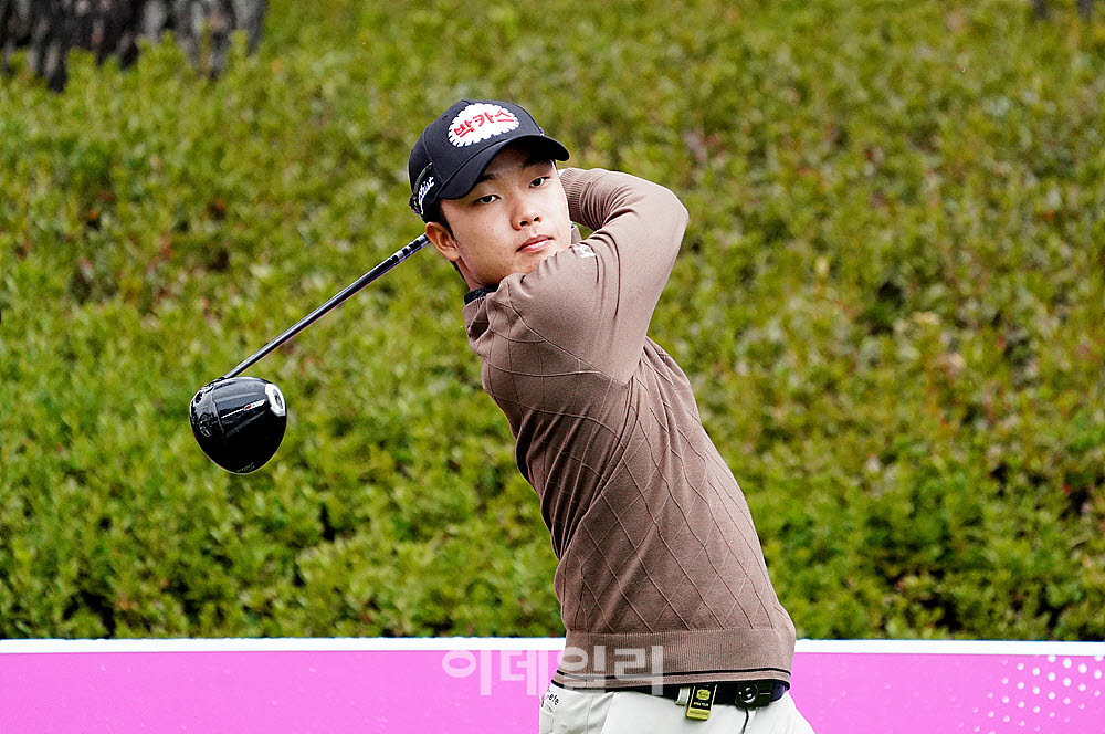 [포토] 송민혁, 호쾌한 샷으로 스폰서 대회 우승에 도전