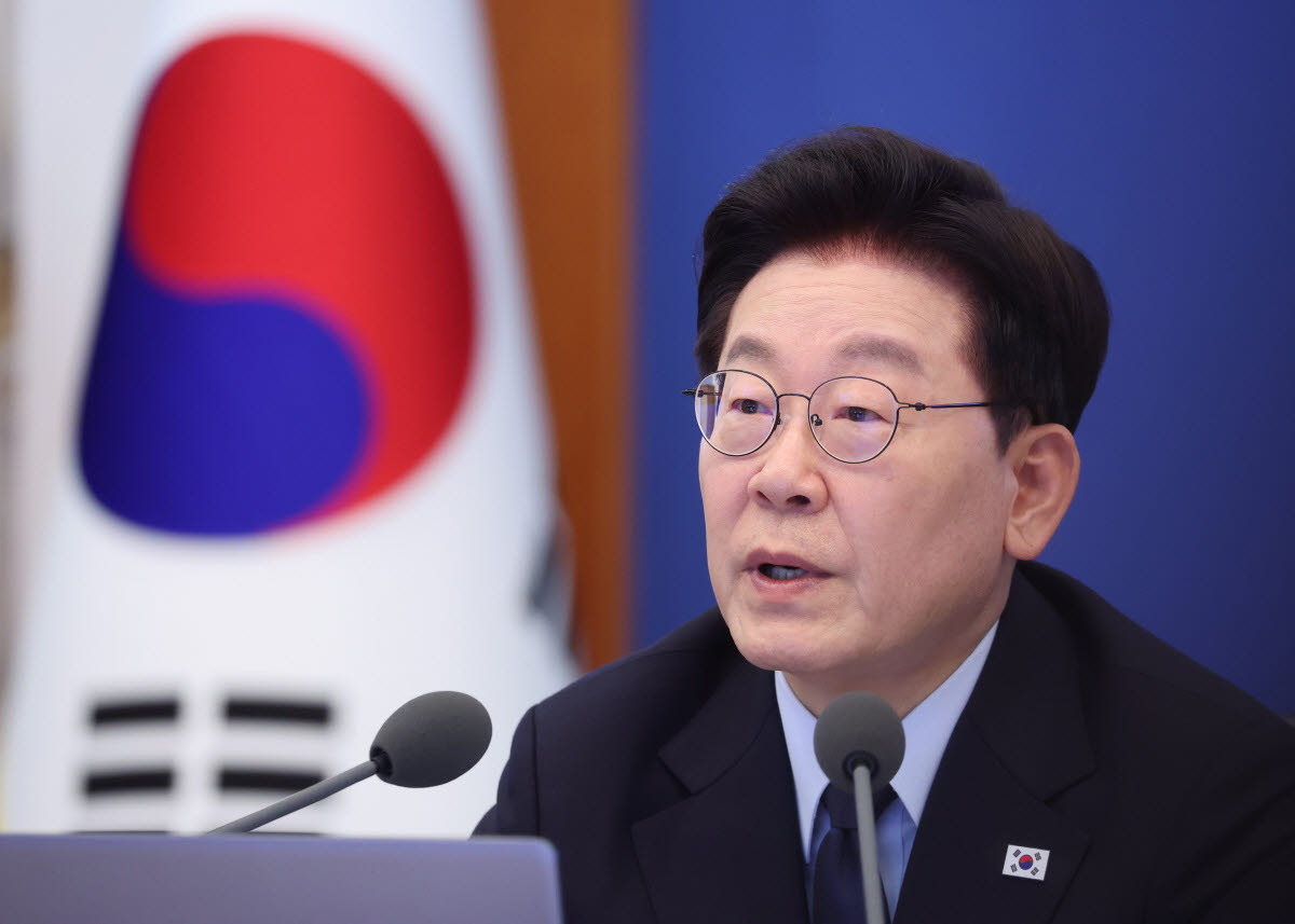 이재명 대통령이 15일 청와대에서 열린 수석보좌관회의에서 발언하고 있다. (사진=연합뉴스)