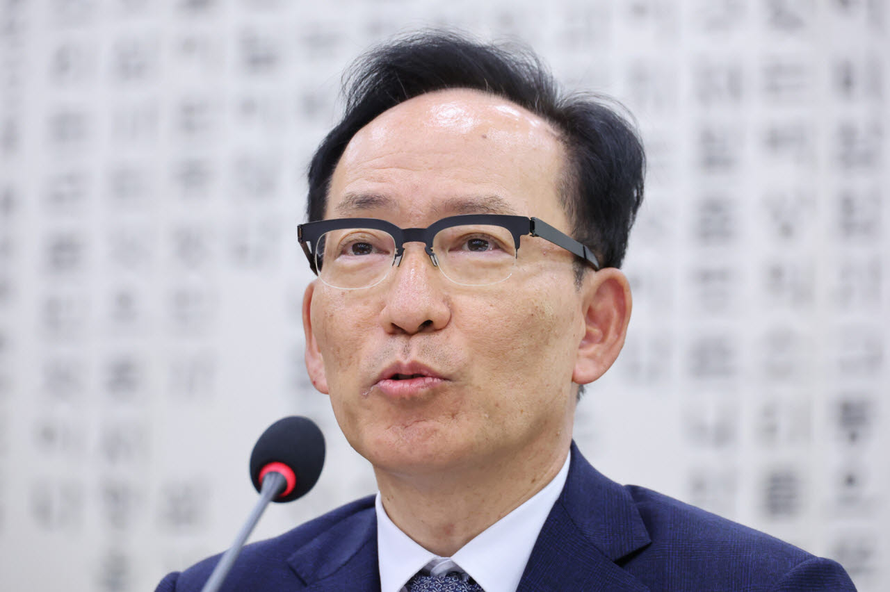 김대웅 서울고등법원장이 16일 서울 여의도 국회에서 열린 법제사법위원회의 서울고등법원 등에 대한 국정감사에서 의원 질의에 답변하고 있다. (사진=뉴스1)
