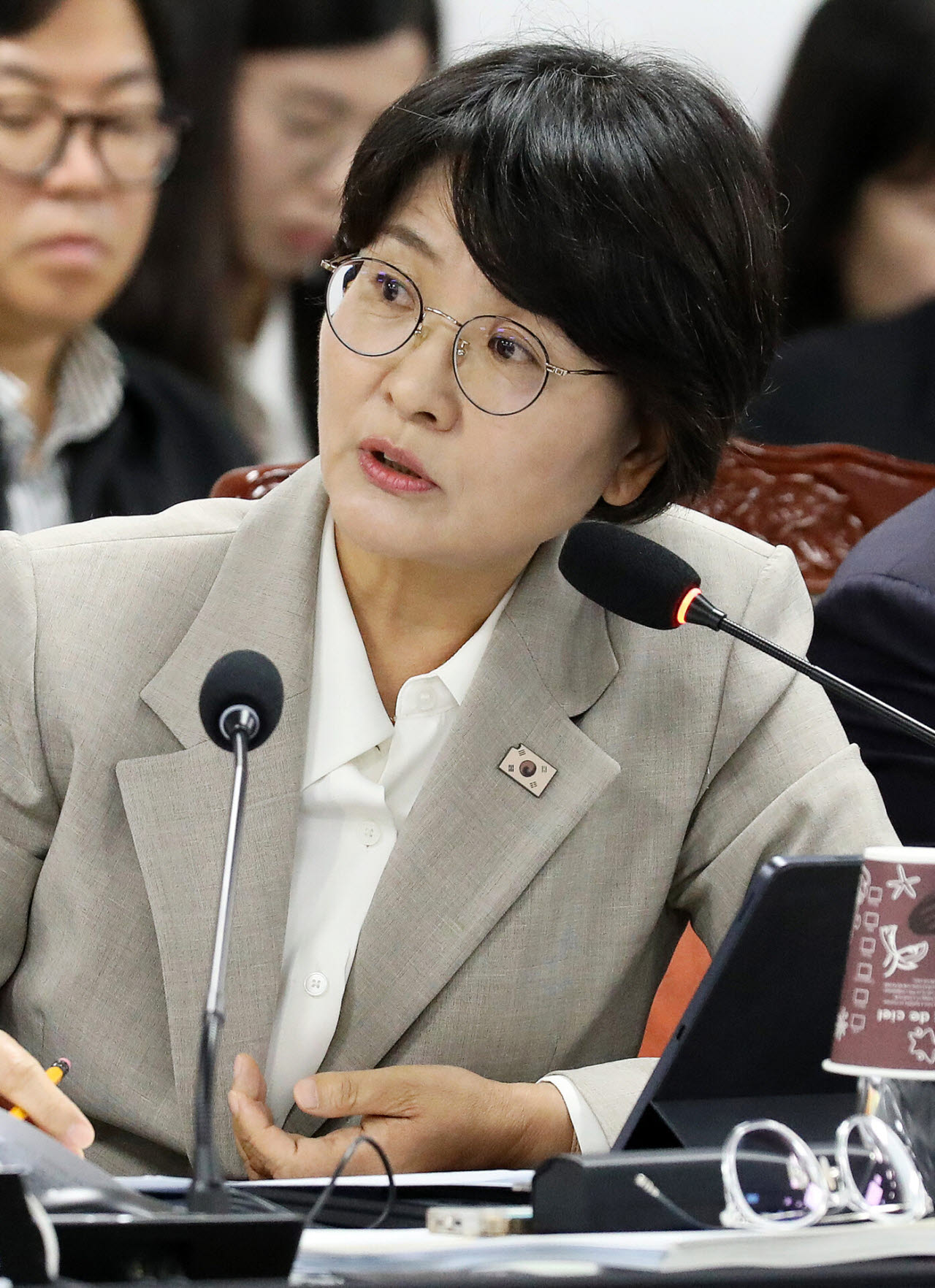임미애 더불어민주당 의원이 12일 부산 동구 해양수산부 별관에서 열린 농림축산식품해양수산위원회의 해양수산부, 한국수산자원공단, 한국해양수산연수원, 한국해양진흥공사 등에 대한 국정감사에서 질의하고 있다. (사진=뉴스1)