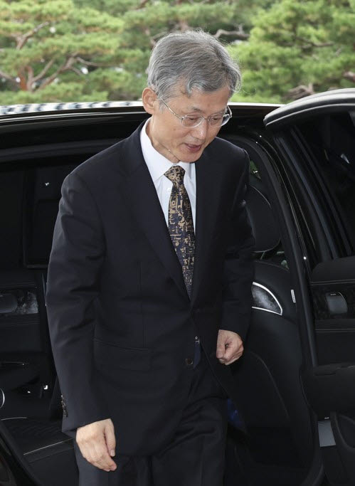 조희대 대법원장이 16일 서울 서초구 대법원으로 출근하고 있다.(사진=연합뉴스)
