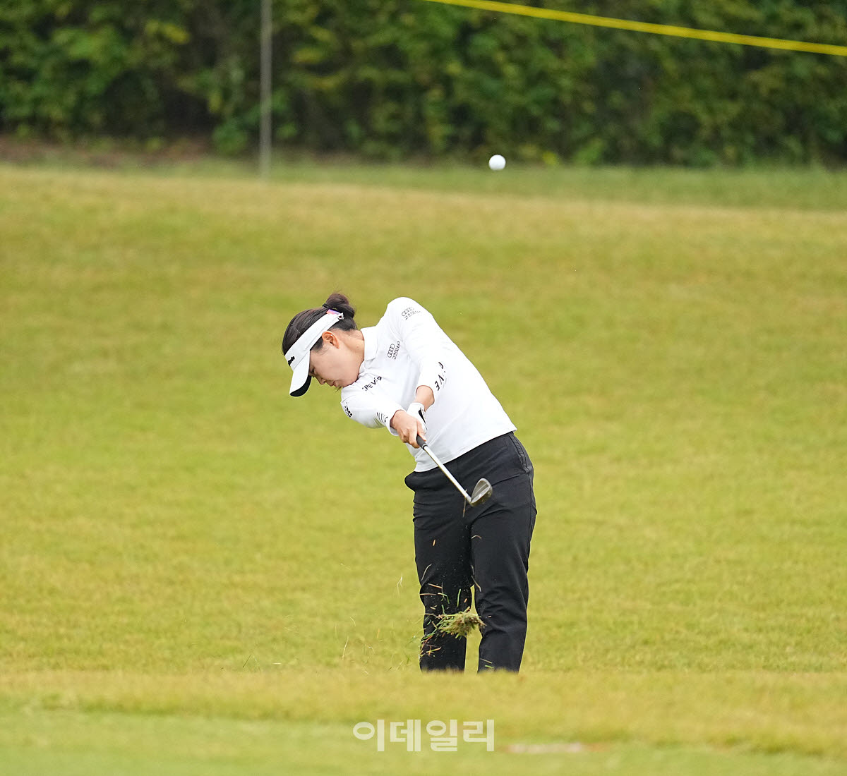 [포토]김소정,러프에서 강하게 띄운다