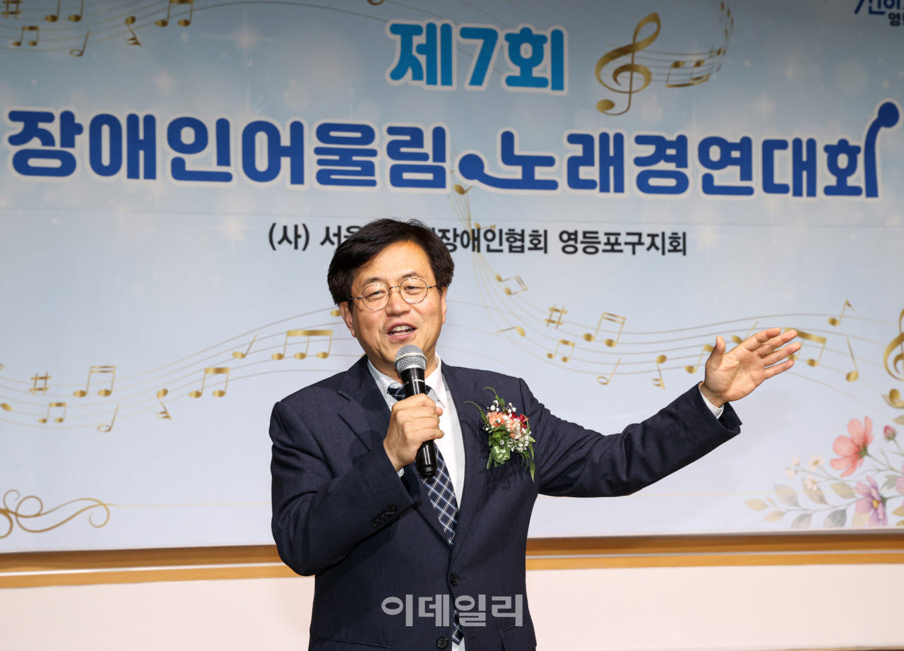 [포토] '농부가' 부르는 조유진 영등포구청장