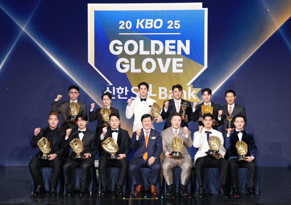 2025 골든글러브 수상자들이 기념촬영을 하고 있다. 사진=연합뉴스