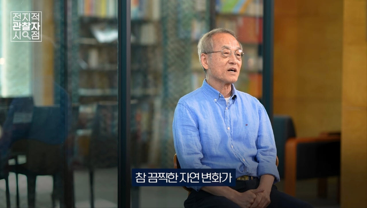 최재천 이화여대 석좌교수가 부산 북항에 나타난 상어 ‘부캉이’의 출현 배경과 기후변화에 관해 설명하고 있다. (사진=유튜브 채널 ‘최재천의 아마존’ 갈무리)
