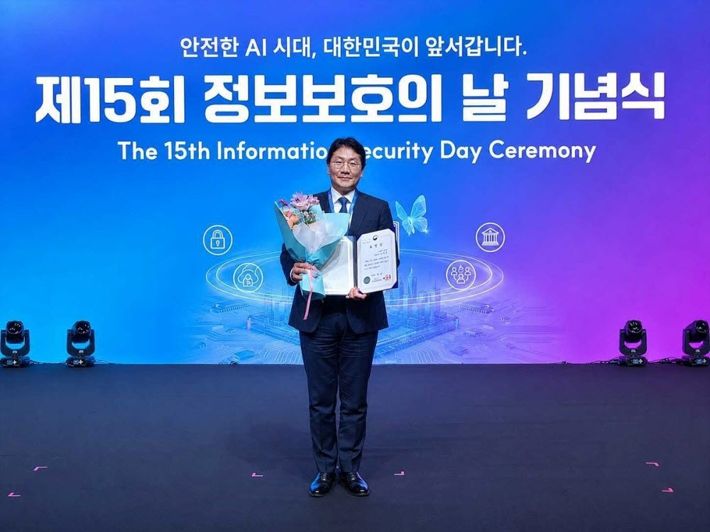 유창훈 센스톤 대표가 2026년 7월, 정보보호 유공 ‘부총리 겸 과학기술정보통신부 장관 표창’을 수상했다. 출처=센스톤