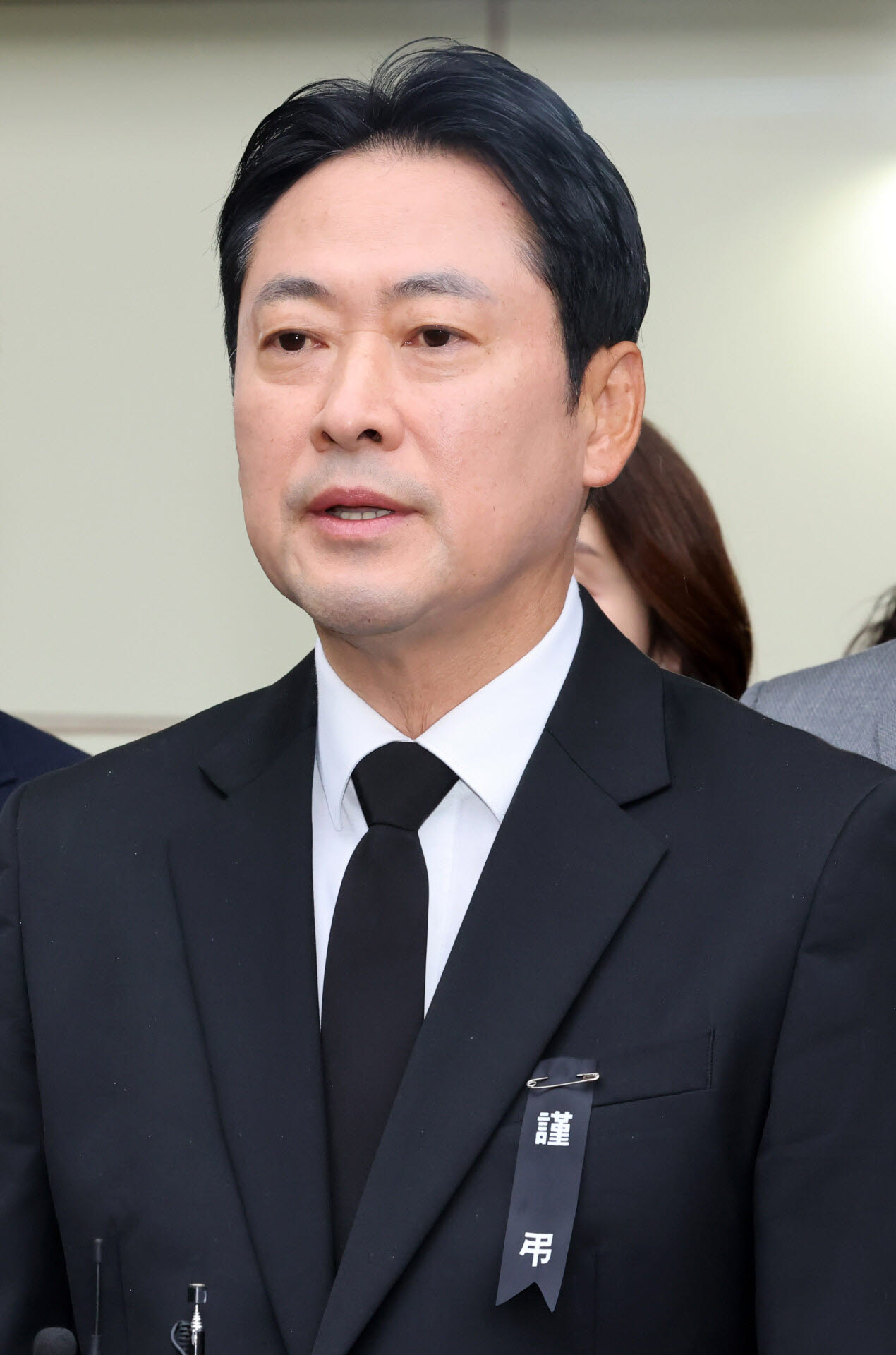 [이데일리 방인권 기자] 장동혁 국민의힘 대표가 18일 경기 부천시 순천향대학교 부천병원 장례식장에 마련된 부천 공장 화재 순직 소방관의 빈소 조문을 마친 후 발언하고 있다.