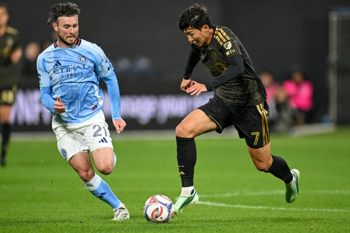 LAFC 손흥민이 공을 드리블하면서 전진하고 있다. 사진=AFPBBNews