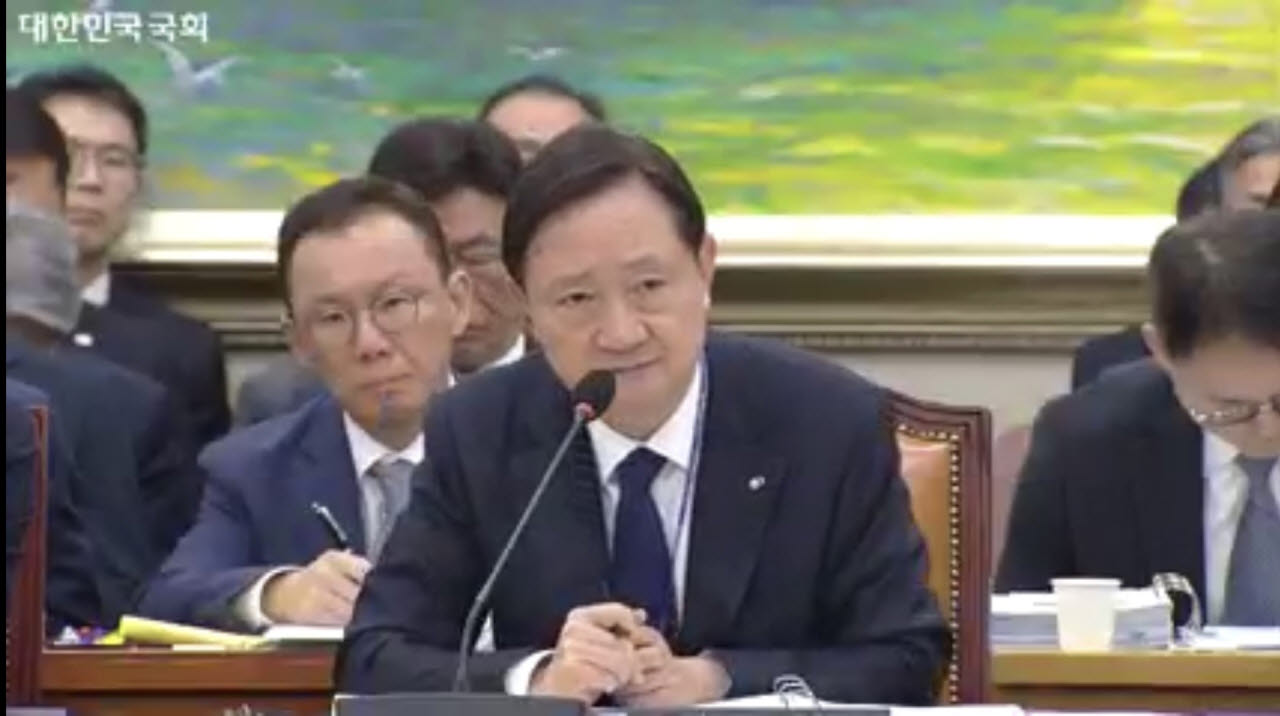 이찬진 금융감독원장이 19일 서울 여의도 국회에서 열린 정무위원회 국정감사에서 답변하고 있다. (사진=국회 인터넷의사중계시스템)