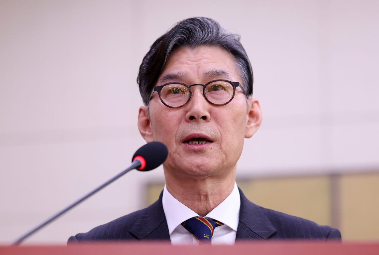이범헌 한국문화예술위원회 위원장이 19일 서울 여의도 국회에서 열린 문화체육관광위원회의 국립중앙박물관 등에 대한 국정감사에서 업무 보고를 하고 있다(사진=뉴스1).