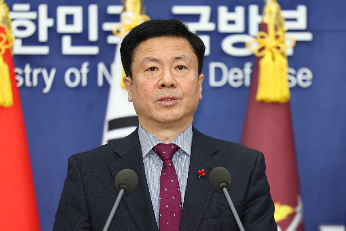 전하규 국방부 대변인이 지난 2024년 12월 16일 오전 서울 용산구 국방부에서 정례브리핑을 하고 있다. (사진= 연합뉴스)